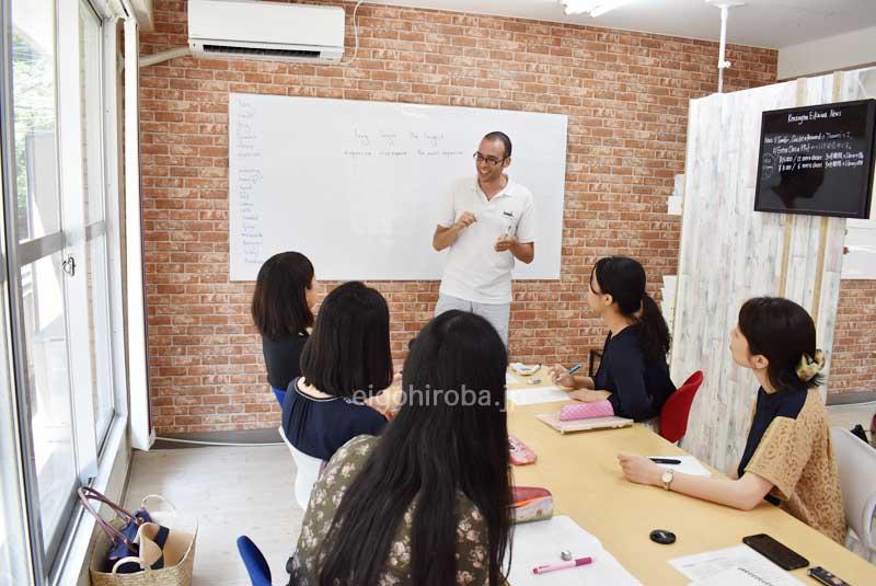 福岡のケンジントン英会話で体験レッスン。初心者でも話せる工夫が多かった！